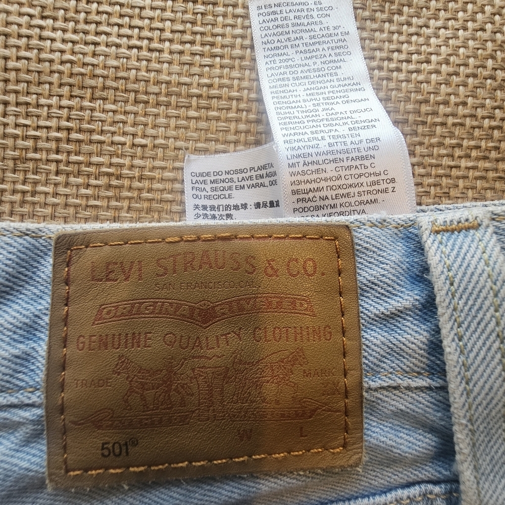 Levi’s 501 Original Light Wash Button Fly Denim Shorts (W25) - Picture 8 of 9
